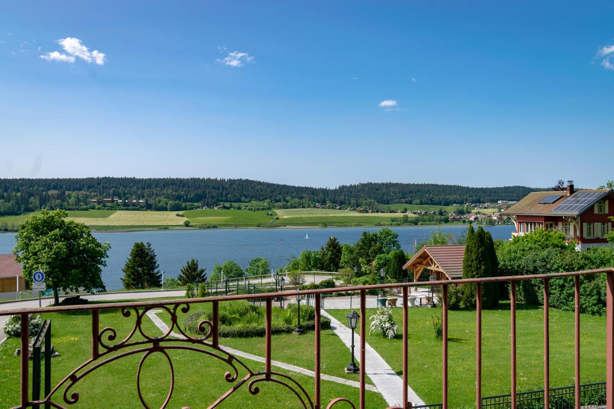 Hotel-Restaurant Le Lac Malbuisson Exterior photo